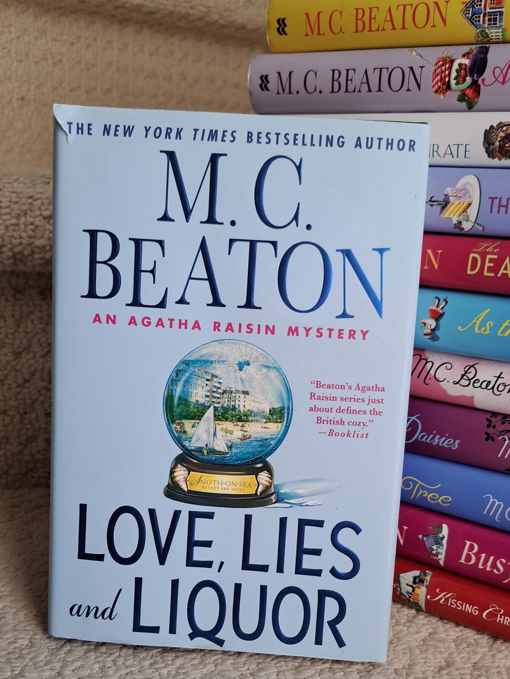 M.C.BEATON Love Lies And Liquor. An Agatha Raisin Murder Mystery Novel.